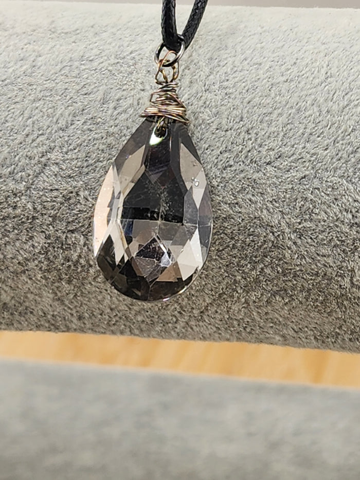 18in Adjustable Teardrop Crystal Pendant Necklace in Smoky Gray