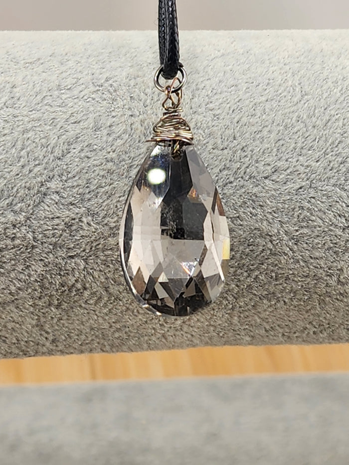 18in Adjustable Teardrop Crystal Pendant Necklace in Smoky Gray