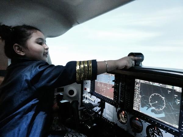 Parent & Child Flight Experience (1 Hour) @ just $140 (U.P. $158) - BYKidO