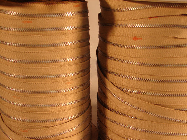 ZIPPER #4  ALUMINUM BEIGE 250YDS.